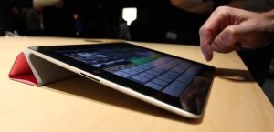 IPad_2_Smart_Cover_at_unveiling_crop